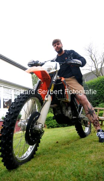  Frs Leben, Michael Hennesen hat ein ungewhnliches Hobby: Motocross